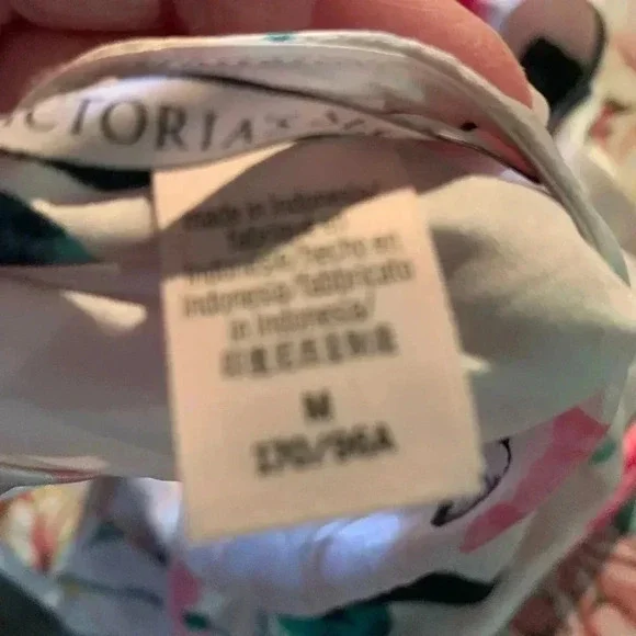 Victoria Secret Sleepwear Top Size Medium - Picture 9 of 9